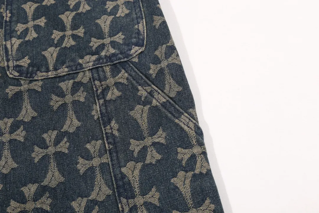 P240 Style No.: H586 Chrome Hearts double-sided full-logo jacquard dark pattern heavy-duty full-print cross jeans. The same model as the Internet celebrity star. Cross-printed denim jacket. The unique cross design element and full print are full of design. It is made of 100% denim cotton fabric with heavy coarse yarn count, which ensures a stiff and tough silhouette while being soft, comfortable and breathable. The lapel is designed with silver buttons and is full of texture. The classic white cross logo is all over the dress, making it a perfect versatile style for spring and summer! Customized jacquard fabric, you can wear it in various styles. This gender-neutral shirt is a must-have for nightclubs. It can be worn as a jacket for both men and women. It can be easily worn by both men and women! The original loose version is made of high-quality pure cotton fabrics. The fabric pattern is high-definition and delicate without burrs. It is comfortable and breathable to wear. All the buttons are molded and customized. It is casual and fashionable and can be matched with any bottoms. It can be windproof and sunproof in spring and summer. It can be worn outside in autumn and winter! Easily concave shape makes you look slimmer and taller, perfect for both men and women! Customized main label, accessories, fully washable, whole body wiring, quality control, no heads!  Luxurious dark high street, Hollywood's luxury brand, 22SS's latest couple's leather cross short-sleeved T-shirts, all reflect their own unique style! Made of thick black cotton, goatskin appliqués, hand-sewn custom metal hardware, and silicone varnish printing, multiple materials collide to create a unique texture. It also incorporates ChromeHearts medieval-style Sanskrit fonts and classic horseshoes, creating a unique and charming dark texture under the graceful arcs and all-black shadows, full of artistic sense!